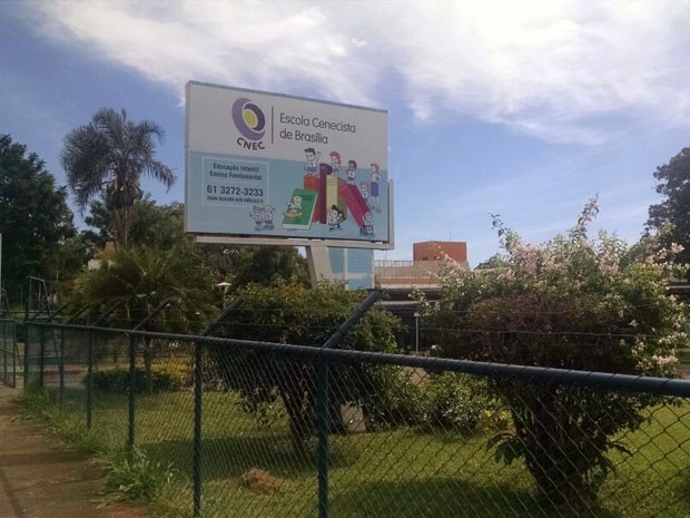 Entrada da Escola Cenecista de Brasília, onde menina de 5 anos se afogou durante aula de natação (Foto: Bárbara Nascimento/G1)