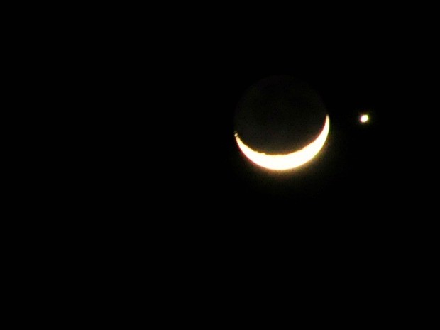 Lua e Vênus foram vistos como se estivessem lado a lado no céu de Cuiabá. (Foto: Renê Dióz/G1)