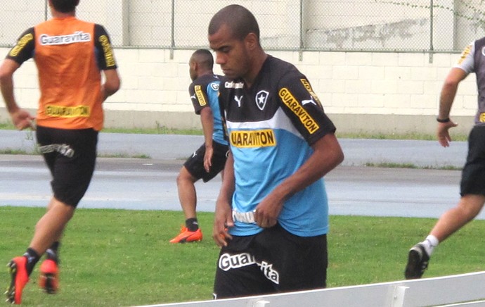 Botafogo Contrata Lateral Direito R Gis Para Suprir Car Ncia Na Posi O