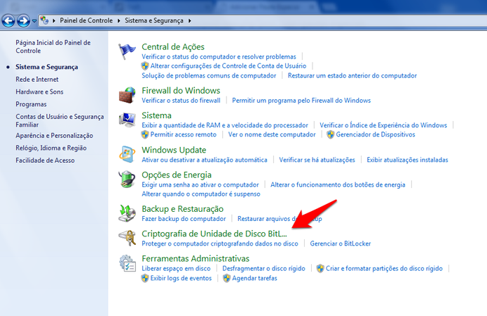 Acessando as configurações do BitLocker pelo Painel de Controle no Windows 7. (Foto: Reprodução/Alessandro Junior)