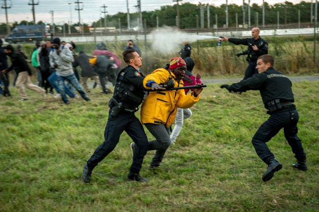 Governo francês estima que 3 mil imigrantes vivam em Calais (Foto: AFP)