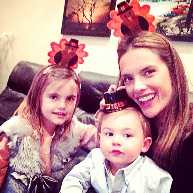 Alessandra Ambrósio com os filhos Anja e Noah (Foto: Instagram/ Reprodução)