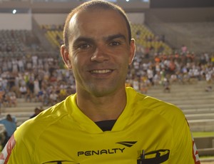 Renan Roberto, árbitro paraibano, Almeidão (Foto: Pedro Alves/GloboEsporte.com)