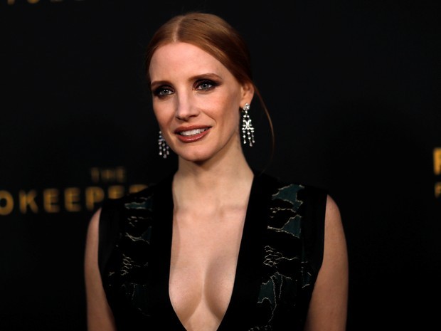 Ego Jessica Chastain Atrai Os Flashes Com Look Decotado Em Premiere Noticias De Cinema