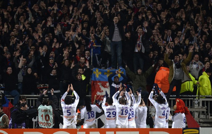 Lyon comemora vitória sobre Troyes (Foto: AFP)