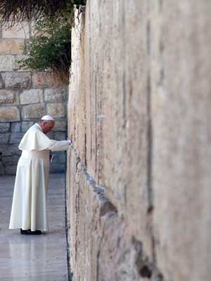 Papa visita muro das Lamentações, lugar mais sagrado do Judaísmo (Andrew Medichini / Pool / Via AFP Photo)