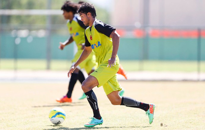 Pedro Ken no treino do Vasco (Foto: Alexandre Cassiano / Agência O Globo)