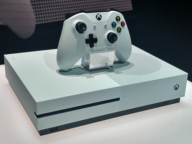 Xbox One S, novo modelo do videogame da Microsoft, será lançado em agosto de 2016 nos EUA (Foto: Bruno Araujo/G1)