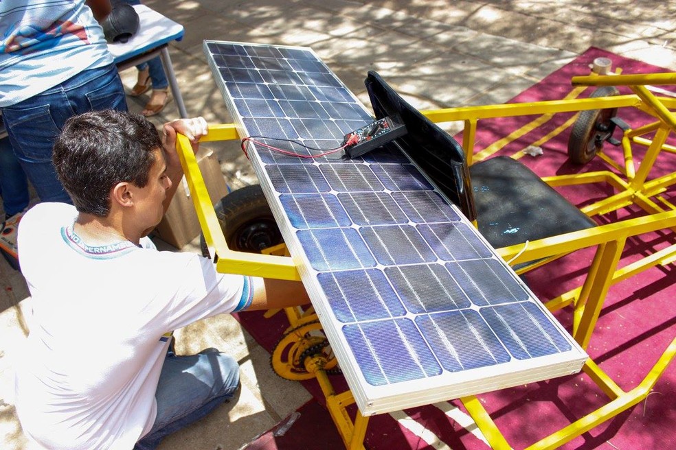 Carro é movido à geração de energia solar (Foto: Divulgação)