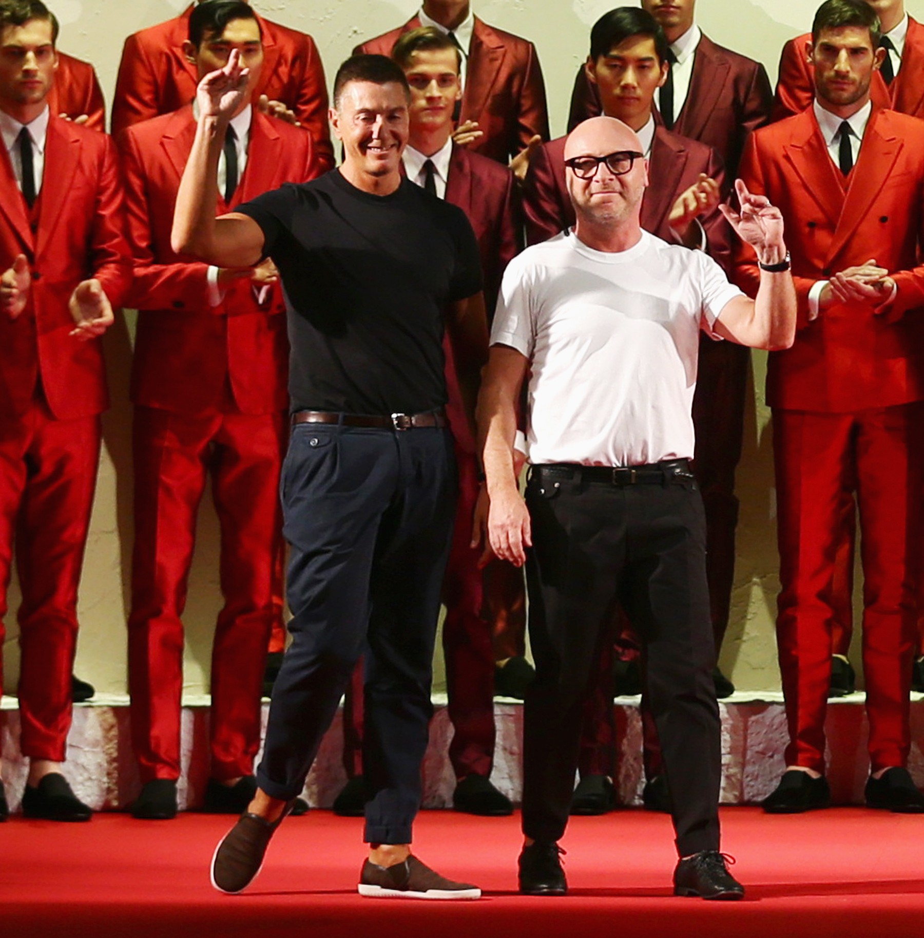 MILAN, ITALY - JUNE 21: Designers Stefano Gabbana and Domenico Dolce acknowledges the applause of the audience after the Dolce & Gabbana show as part of Milan Fashion Week Menswear Spring/Summer 2015 on June 21, 2014 in Milan, Italy. (Photo by Vittorio (Foto: Getty Images)