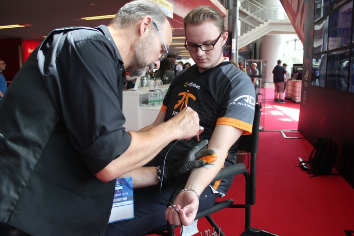 Tatuagem CS:GO ESL One (Foto: Clicia Oliveira) Tatuagem CS:GO ESL One (Foto: Clicia Oliveira)