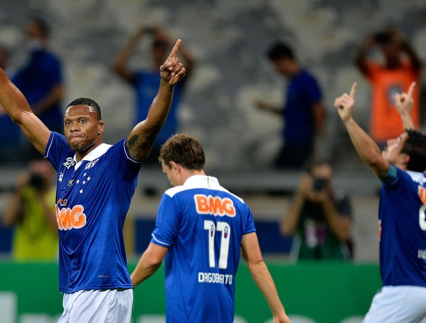 Julio Baptista dagoberto cruzeiro gol botafogo (Foto: Pedro Vilela / Agência Estado)