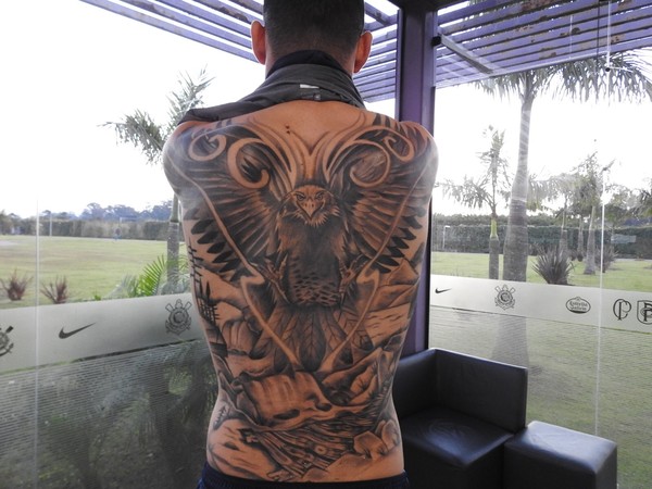 Gavião? Balbuena explica tatuagem e diz viver no Corinthians a melhor fase da vida