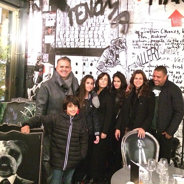 Ronaldo com Paula Morais e a família de Glória Pires (Foto: Reprodução/Instagram)