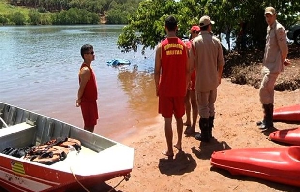 Corpo é encontrado em rio Paranaíba em Itumbiara, Goiás (Foto: Reprodução/TV Anhanguera)