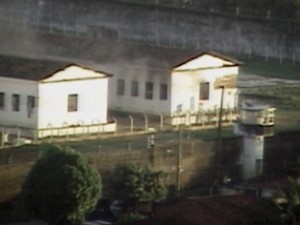 Detentos ateam fogo em objetos do presídio do Roger, em João Pessoa (Foto: Reprodução/TV Cabo Branco)