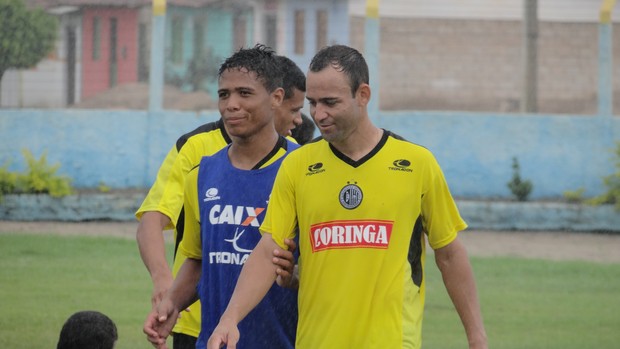 Chiquinho Baiano e Jorginho, do ASA (Foto: Leonardo Freire/GLOBOESPORTE.COM)