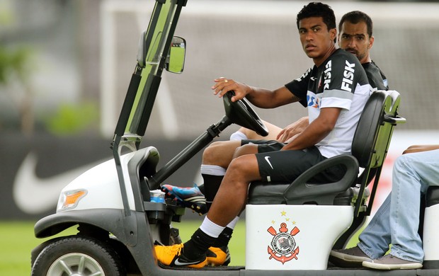 Paulinho e Danilo treino Corinthians (Foto: José Patrício / Ag. Estado)