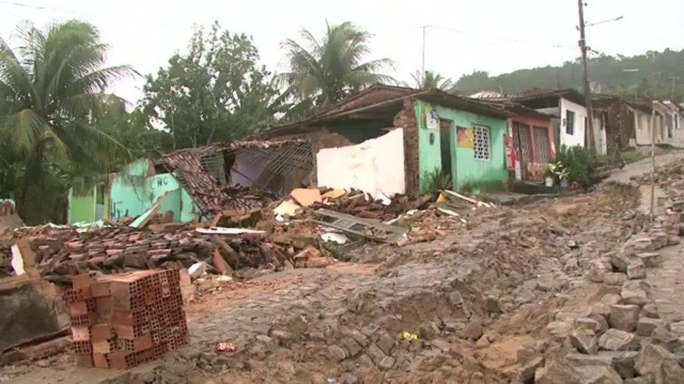 Assim como em Pilar, casas foram destruídas em diversos municípios de Alagoas (Foto: Reprodução/TV Gazeta) Assim como em Pilar, casas foram destruídas em diversos municípios de Alagoas (Foto: Reprodução/TV Gazeta)