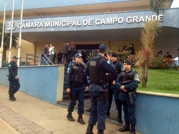 Polícia Militar reforça segurança na Câmara Municipal de Campo Grande (Foto: Nadyenka Castro/G1 MS) Polícia Militar reforça segurança na Câmara Municipal de Campo Grande (Foto: Nadyenka Castro/G1 MS)
