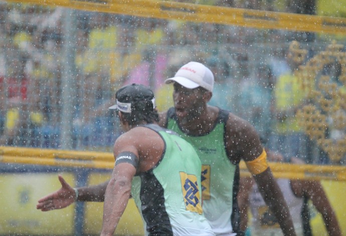 Pedro Solberg e Evandro X Ricardo e Emanuel (Foto: Paulo Frank/CBV)