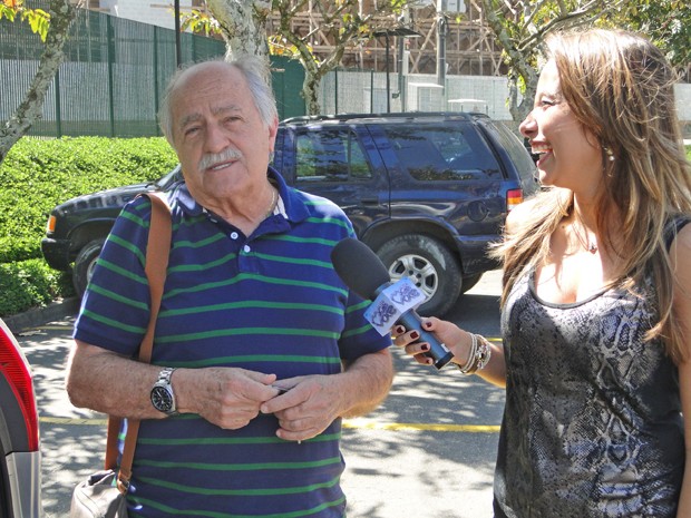 Ary Fontora dá dica para não passar aperto no trânsito: garrafa vazia dentro do carro (Foto: Mais Você / TV Globo)