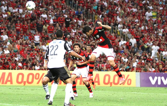 Eduardo da Silva marca gol do Flamengo contra o Sport (Foto: André Durão) Eduardo da Silva marca gol do Flamengo contra o Sport (Foto: André Durão)