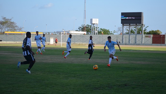 Santos-AP e Londrina-PR jogam no estádio 'Zerão' pela Série D, em Macapá (Foto: Jonhwene Silva/GE-AP)