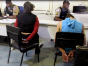 Casal foi detido depois de simular &#39;amasso&#39; para despistar militares. (Foto: Jéssica Balbino/ G1)