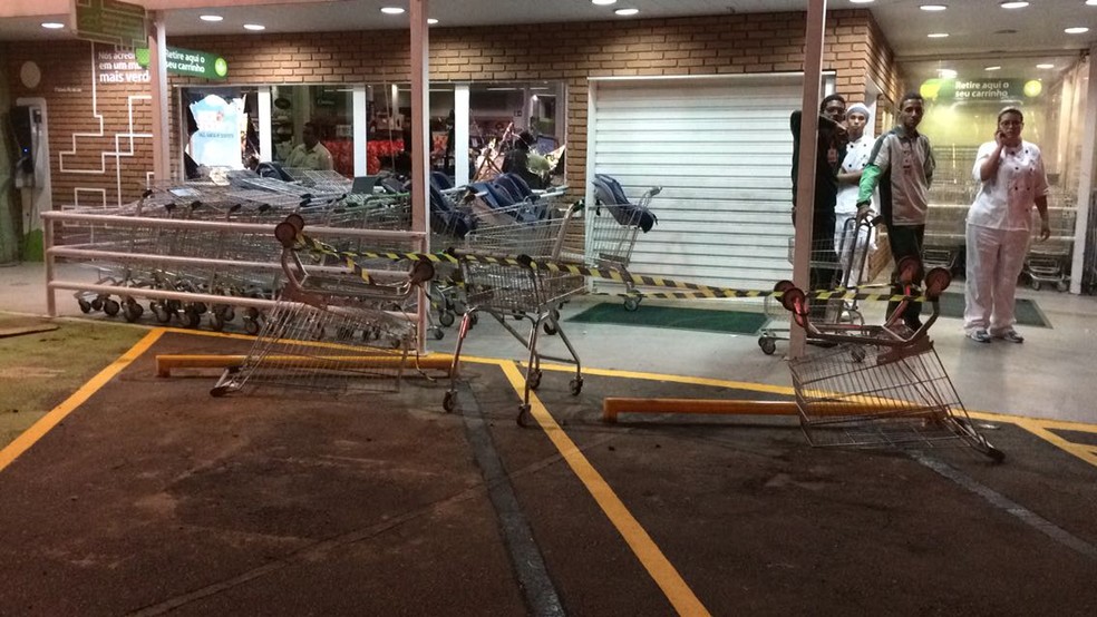 Manifestações em SP tiveram casos de depredação de bens públicos e privados (Foto: Lívia Machado/G1)