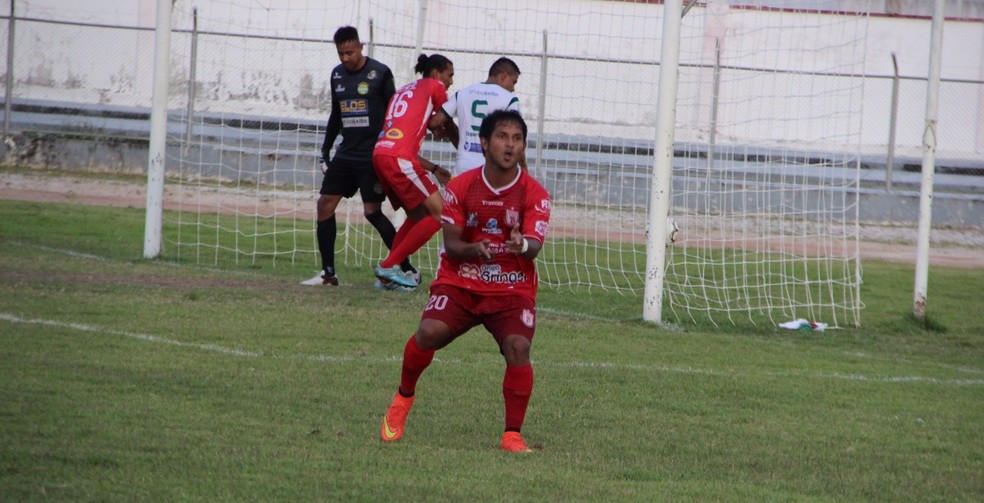 Weverton é o artilheiro da Série D, com nove gols, mas seu time, Princesa-AM, foi eliminado pelo Gurupi-TO (Foto: Marcos Dantas)