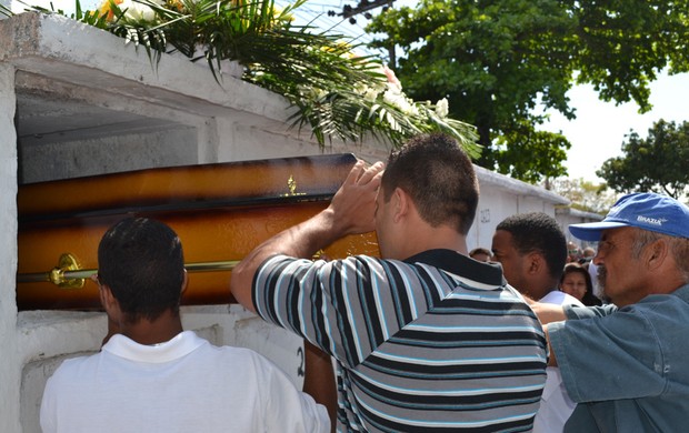  leandro feijão enterro  (Foto: Adriano Albuquerque)