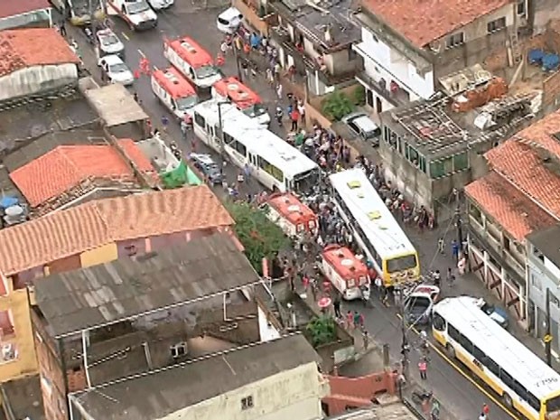 Acidente em São Caetano, em Salvador (Foto: Imagem/TV Bahia)