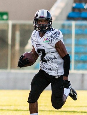 Superliga FA tem rodada dupla no Canindé e briga pela liderança no Sul