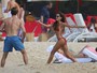 Izabel Goulart exibe corpo perfeito em dia de praia com Kevin Trapp