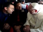 Papa Francisco casa comissários de bordo em pleno voo no Chile