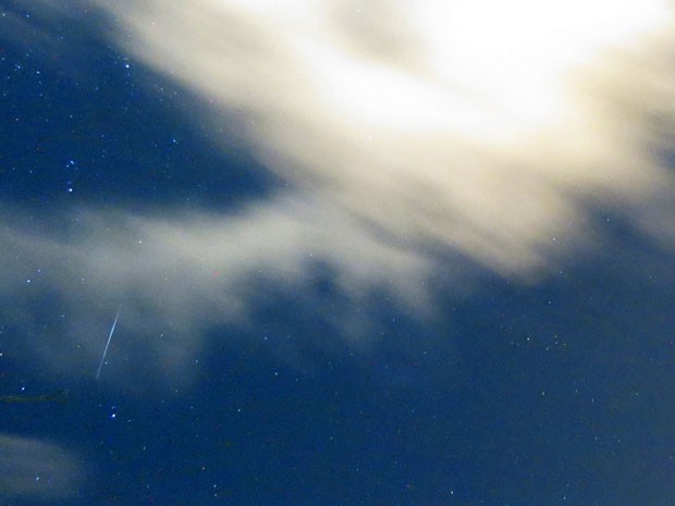 Astrônoma registra foto de cometa passando por Itanhaém (Foto: Meire Ruiz/Arquivo Pessoal)