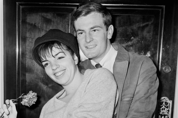 Liza Minnelli e Peter Allen (Foto: Getty Images)