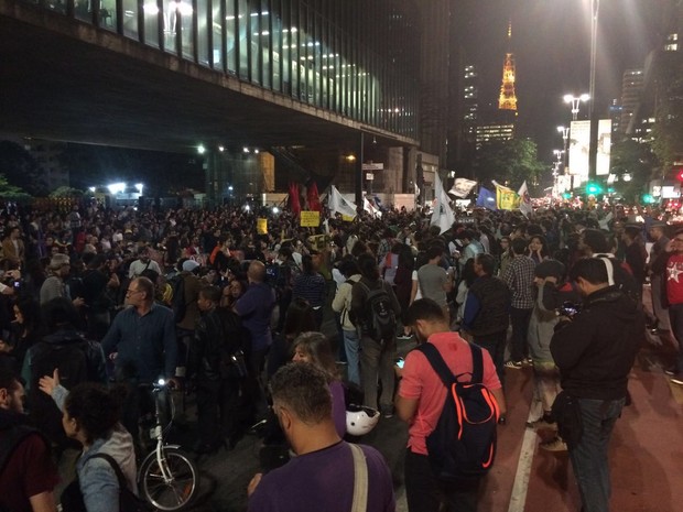 Manifestantes contrários ao governo Temer bloqueiam sentido Consolação da Avenida Paulista (Foto: Paulo Toledo Piza/G1)