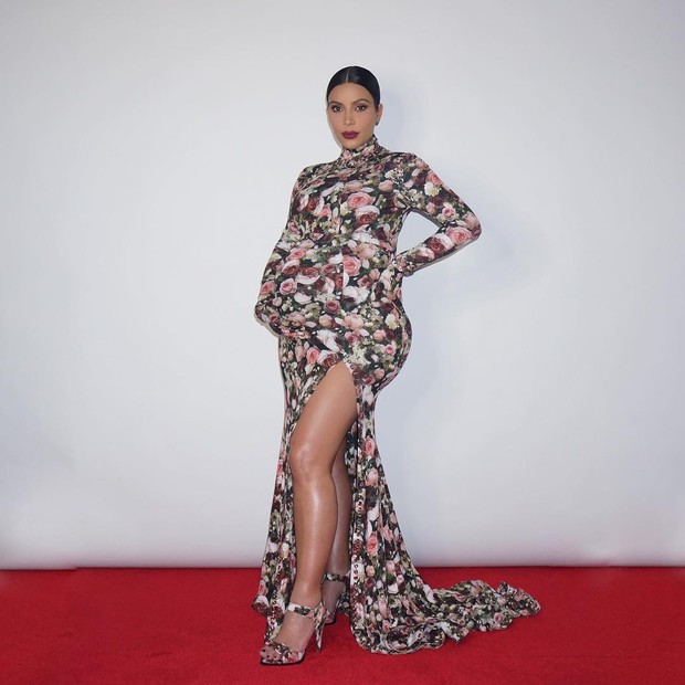 Kim Kardashian repete vestido polêmico no Halloween (Foto: Instagram)