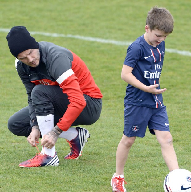 filho Beckham treino PSG (Foto: AFP)