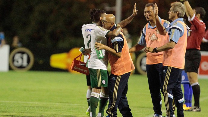 Oswaldo elogia ataque e brinca sobre mais reforços: 'Se for o Ibrahimovic...'