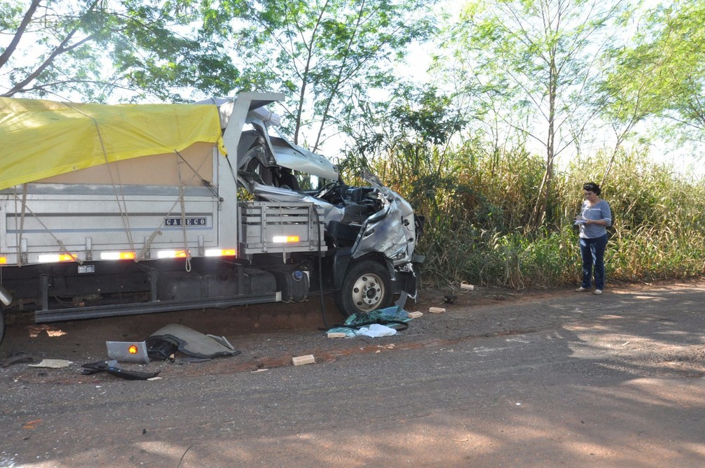 Acidente foi na manhã desta segunda-feira (19), em Pacaembu (Foto: Augusto Santos/O Pacaembuense)