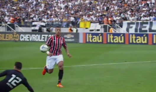 Bola na mão de Antonio Carlos