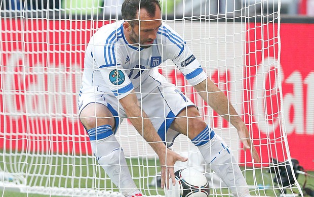 Fanis Gekas comemora gol da Grécia contra a Rep. Tcheca (Foto: Reuters)