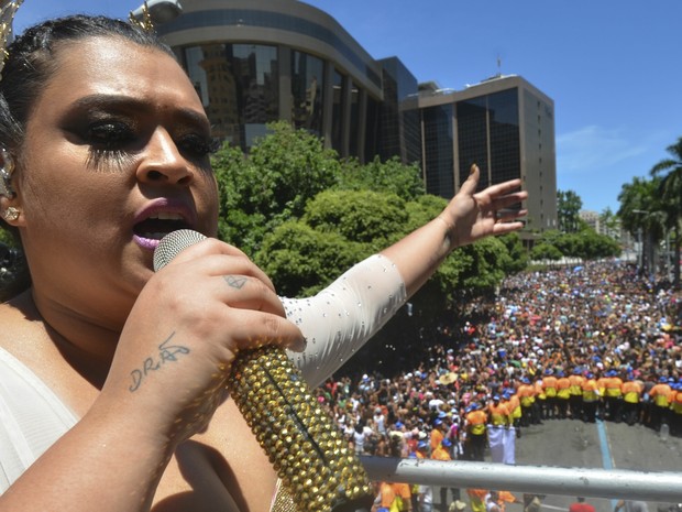 Preta Gil canta para multidão no Centro do Rio (Foto: Marcelo Fonseca/G1)