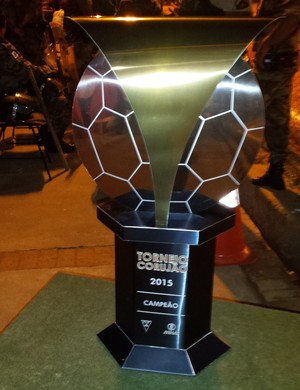 Troféu do Torneio Corujão 2015 (Foto: Marco Astoni/GloboEsporte.com)
