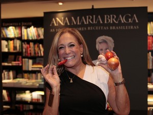 Susana Vieira no lançamento do do livro de Ana Maria Braga (Foto: Isac Luz/EGO)