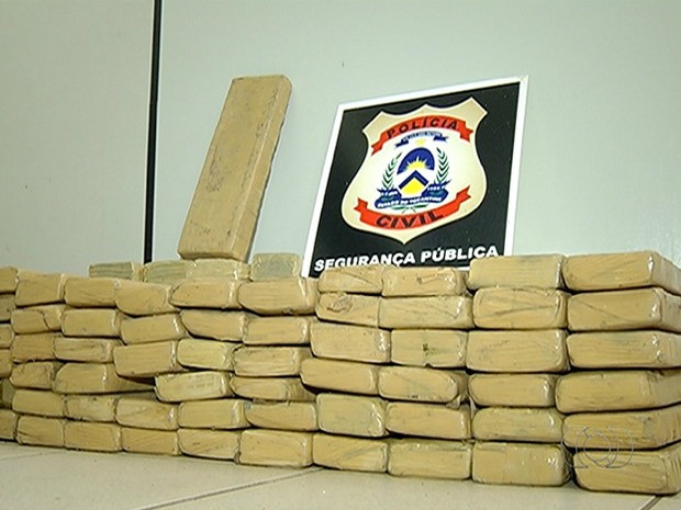 Apreensão foi de cerca de 100 kg de maconha (Foto: Reprodução/TV Anhanguera)