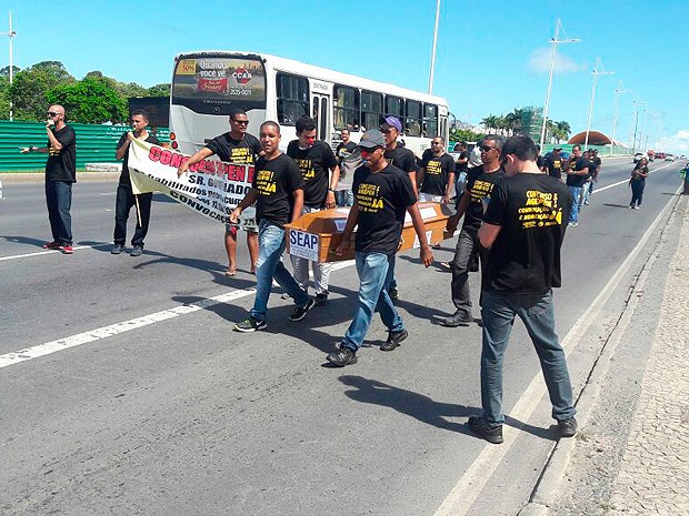Agentes penitenciários fazem manifestação na Av. Paralela, em Salvador, Bahia (Foto: Reivon Pimentel/ Arquivo Pessoal)